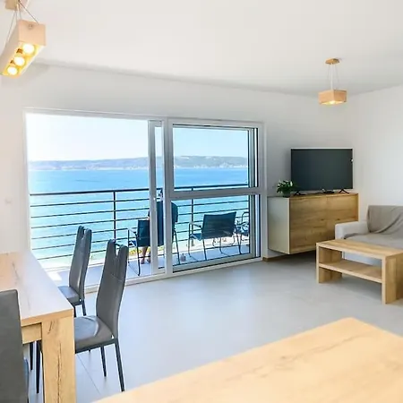 Stunning Beachfront With Roof Terrace * Kastela