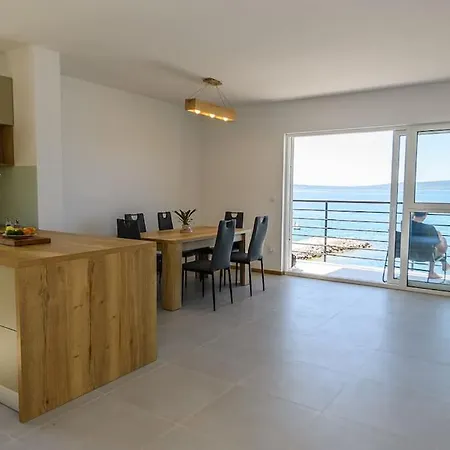 Stunning Beachfront With Roof Terrace Apartment