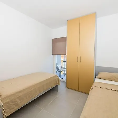Apartment Stunning Beachfront With Roof Terrace *