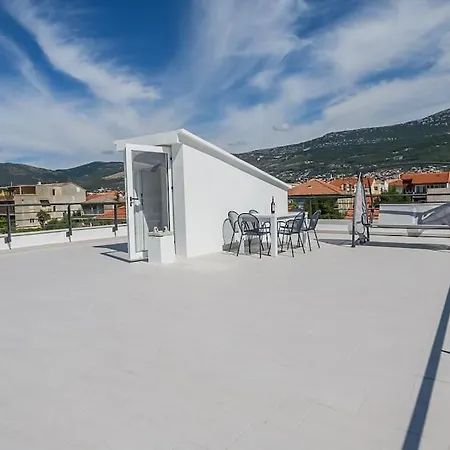 Stunning Beachfront With Roof Terrace Apartment