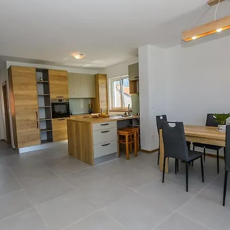 Stunning Beachfront With Roof Terrace *