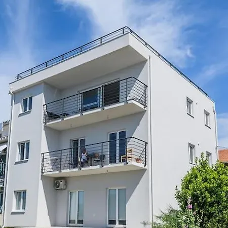 Stunning Beachfront With Roof Terrace Apartment